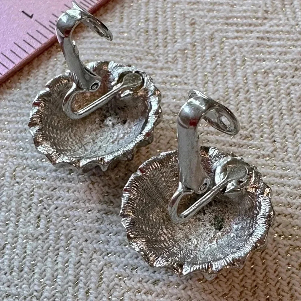 Vintage Mid Century Button Style Clip On Earrings in Silver Tone Domed Etching - Picture 8 of 8